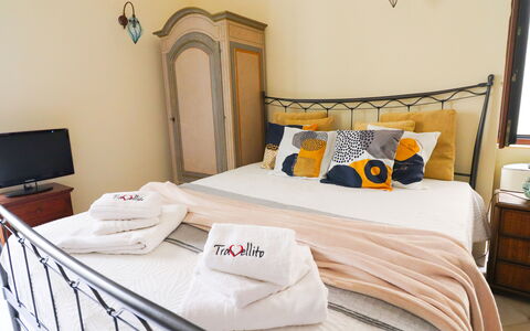 Scilla Centro Storico Otranto: Bed, Bedroom, Bedding, Furniture, Bed Sheet, Interior Design, Linens, Textile, Room, Bed Frame