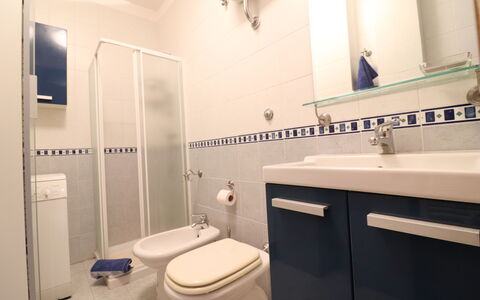 Circe Sea View: Plumbing Fixture, Flooring, Bathroom Sink, Floor, Bathroom, Sink, Interior Design, Toilet Seat, Tap, Toilet