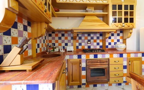 Cariddi Dimora Otranto: Kitchen, Wood, Interior Design, Flooring, Kitchen Stove, Countertop, Floor, Kitchen Appliance, Furniture, Cabinetry