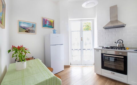 Casa Iago: Kitchen Appliance, Furniture, Flooring, Major Appliance, Interior Design, Kitchen, Floor, Wood, Home Appliance, Room