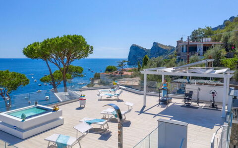 Villa del Cantone: Resort, Urban Design, Sea, Leisure, Coast, Swimming Pool, Balcony, Shade, Seaside Resort, Hotel