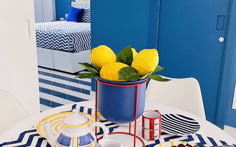 Nole 1: Blue, Furniture, Interior Design, Table, Tableware, Dining Room, Chair, Room, Dishware, Porcelain