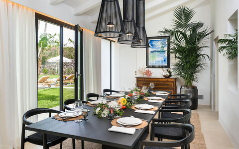 Villa Pozzillo: Furniture, Interior Design, Table, Dining Room, Kitchen & Dining Room Table, Chair, Tableware, Lighting, Restaurant, Light Fixture