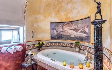 Villa Madonna di Costantinopoli: Interior Design, Plumbing Fixture, Flooring, Floor, Bathtub, Lighting, Furniture, Tap, Bathroom, Ceiling