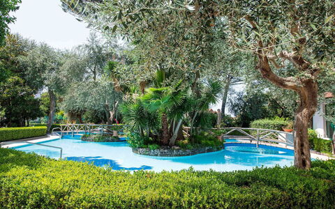 Apartment Snicher: Swimming Pool, Resort, Garden, Landscaping, Shade, Botanical Garden, Eco Hotel, Hacienda, Hotel