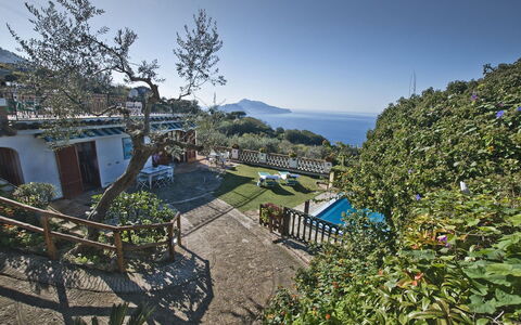 Casa 2 Ulivi: Hill Station, Resort, Coast, Eco Hotel, Estate, Resort Town, Balcony, Fence, Villa, Bay