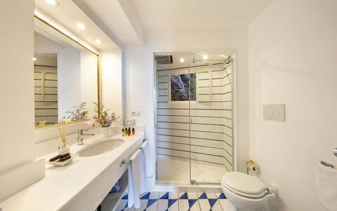 Casa Angels: Bathroom, Plumbing Fixture, Interior Design, Flooring, Floor, Plumbing, Tap, Ceiling, Sink, Bathroom Sink