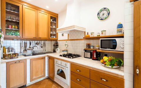 Casa Dorothea 2: Kitchen, Kitchen Appliance, Countertop, Major Appliance, Cabinetry, Interior Design, Wood, Kitchen Stove, Home Appliance, Furniture