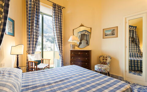 Casa la Sponda: Furniture, Interior Design, Home, Bedroom, Linens, Bed, Room, Bed Sheet, Bedding, Bed Frame