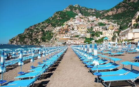 Casa Palazzo: Hill, Coastal And Oceanic Landforms, Coast, Sea, Leisure, Beach, Vacation, Tourist Attraction, Mountain Range