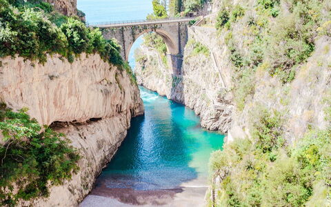 Casa Palazzo: Water Resources, Water, Bridge, Body Of Water, Watercourse, Waterway, Rock, Channel, Bank, Terrain
