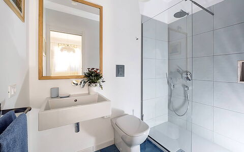 Casa Riccio: Bathroom, Interior Design, Plumbing Fixture, Flooring, Floor, Tap, Sink, Bathroom Sink, Mirror, Plumbing
