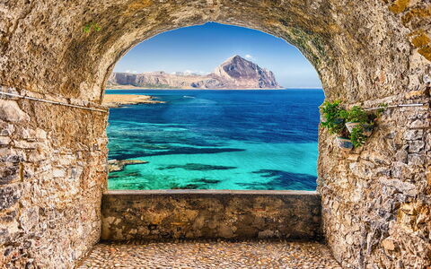 Casa Riccio: Blue, Rock, Sea, Coast, Coastal And Oceanic Landforms, Ocean, Shore, Bedrock, Tropics
