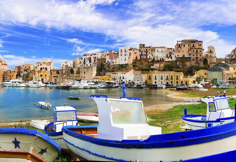 Casa Riccio: Boat, Watercraft, Coast, Sea, Coastal And Oceanic Landforms, Boats And Boating--Equipment And Supplies, Channel, Shore, Beach, Resort Town