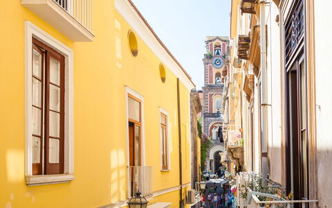 Casa Rossella: Town, Summer, Architecture, Neighbourhood, Arch, Balcony, Alley, Molding, Arcade, Houseplant