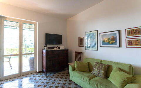 Il Giardino di Ravello: Furniture, Flooring, Interior Design, Floor, Wall, Wood, Room, Ceiling, Lighting, Living Room