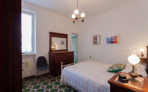 Il Giardino di Ravello: Flooring, Wall, Floor, Interior Design, Bedroom, Wood, Furniture, Ceiling, Room, Bed