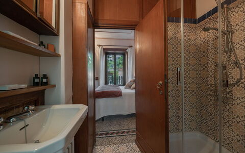 Villa Camilla: Floor, Wood, Flooring, Interior Design, Brown, Bathroom, Plumbing Fixture, Ceiling, Room, Home