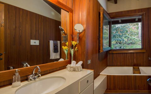 Villa Isa: Interior Design, Plumbing Fixture, Wood, Bathroom Sink, Sink, Flooring, Ceiling, Floor, Tap, Bathroom