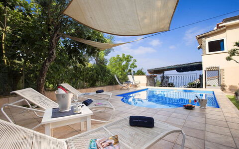 Villa Mouna: Swimming Pool, Outdoor Furniture, Furniture, Resort, Umbrella, Chair, Sunlounger, Leisure, Shade, Eco Hotel