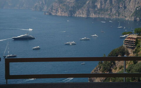 Villa Valeria: Body Of Water, Coast, Coastal And Oceanic Landforms, Sea, Waterway, Ocean, Headland, Lake, Promontory, Watercraft