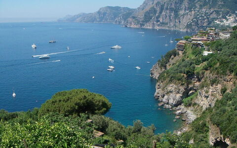 Villa Valeria: Water, Body Of Water, Water Resources, Coast, Coastal And Oceanic Landforms, Watercraft, Sea, Boat, Headland, Watercourse