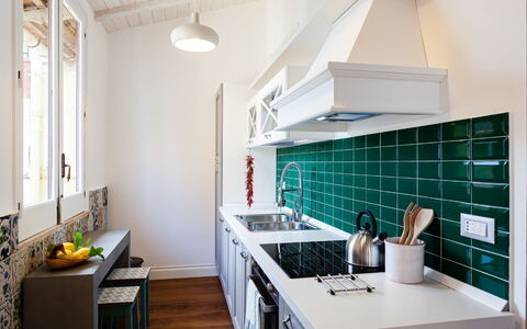 Interno Sorrentino: Kitchen, Countertop, Kitchen Appliance, Interior Design, Flooring, Major Appliance, Kitchen Stove, Cabinetry, Ceiling, Light Fixture