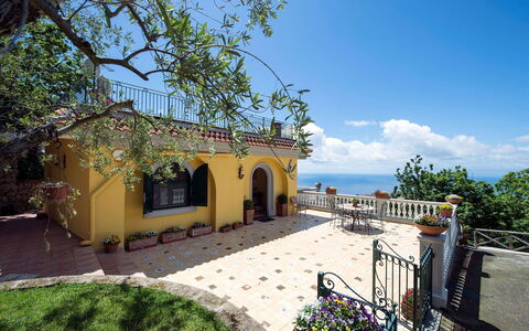 Villa Tortuga: Hacienda, Balcony, Estate, Villa, Porch, Houseplant, Baluster, Courtyard, Arcade, Mansion