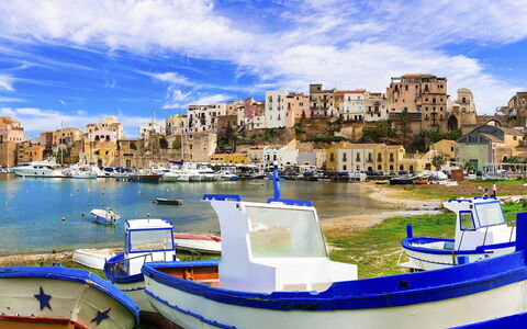 Villa Romy: Boat, Watercraft, Coast, Sea, Coastal And Oceanic Landforms, Boats And Boating--Equipment And Supplies, Channel, Shore, Beach, Resort Town