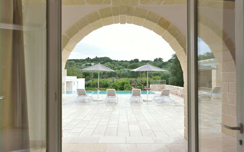 Masseria Ostuni: Swimming Pool, Tile, Hacienda