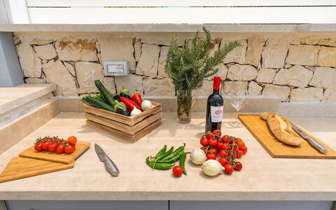 Il Palmeto: Food, Produce, Ingredient, Fruit, Countertop, Flowerpot, Houseplant, Kitchen