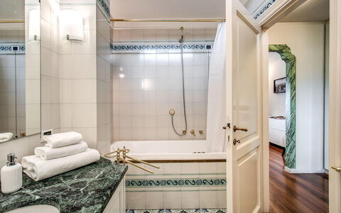 Villa la Brezza: Bathroom, Interior Design, Plumbing Fixture, Flooring, Floor, Tap, Plumbing, Bathroom Sink, Bathtub, Ceiling