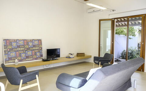 Villa Adriana: Furniture, Interior Design, Flooring, Floor, Wall, Wood, Ceiling, Living Room, Couch, Room
