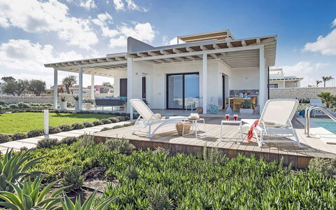 Thyme: Home, Estate, Shade, Garden, Resort, Outdoor Structure, Landscaping, Villa, Design, Pergola
