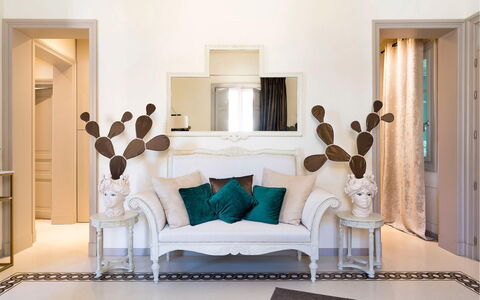 Dimora Simona: Furniture, Interior Design, Wall, Flooring, Home, Floor, Living Room, Couch, Lighting, Room