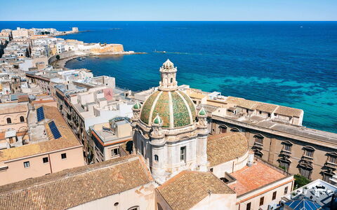 Dimora Simona: Body Of Water, Dome, Horizon, City, Sea, Coast, Coastal And Oceanic Landforms, Tourist Attraction, Ocean, Dome