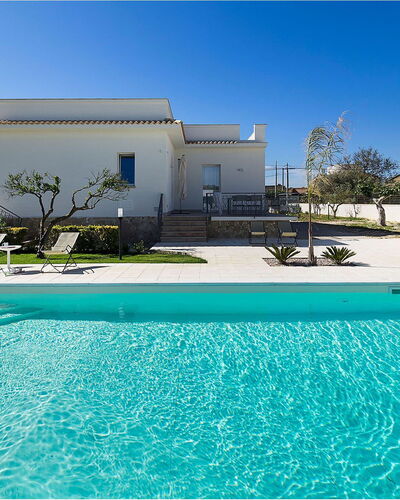 Villa Emma: Swimming Pool, Resort, Composite Material, Estate, Eco Hotel, Hacienda, Landscaping, Flagstone, Shade, Villa