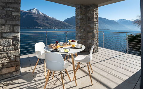 Villa Perla: Furniture, Chair, Table, Interior Design, Kitchen & Dining Room Table, Flooring, Floor, Outdoor Furniture, Restaurant, Sea