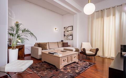 Casa Maurus: Furniture, Interior Design, Flooring, Floor, Couch, Wall, Wood, Room, Living Room, Ceiling