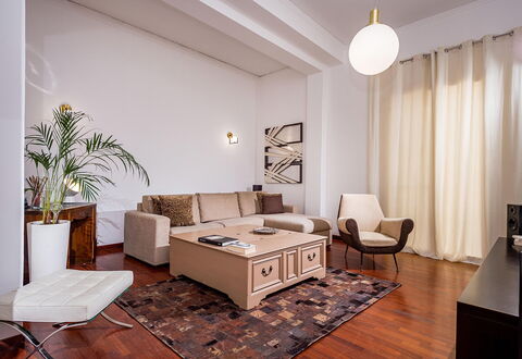 Casa Maurus: Furniture, Interior Design, Flooring, Floor, Couch, Wall, Wood, Room, Living Room, Ceiling