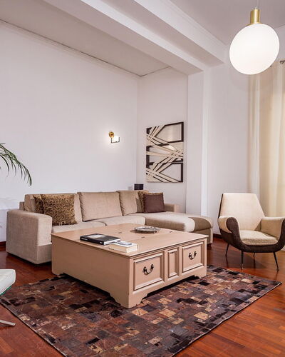 Casa Maurus: Furniture, Interior Design, Flooring, Floor, Couch, Wall, Wood, Room, Living Room, Ceiling