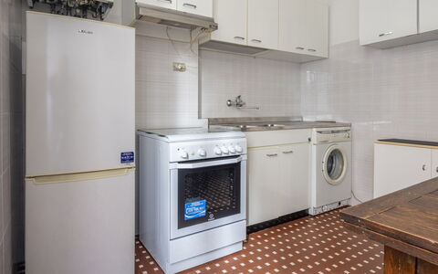 Da Federico, Apartment Genova Brignole: Kitchen Appliance, Major Appliance, Flooring, Kitchen, Floor, Wood, Interior Design, Cabinetry, Countertop, Home Appliance