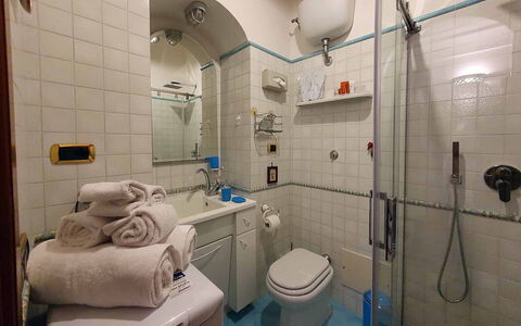 Casa Minori: Bathroom Sink, Bathroom, Plumbing Fixture, Sink, Tap, Interior Design, Flooring, Plumbing, Floor, Mirror