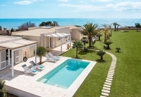 Villa Doddi: Swimming Pool, Resort, Estate, Eco Hotel, Villa, Shade, Mansion, Leisure, Outdoor Furniture