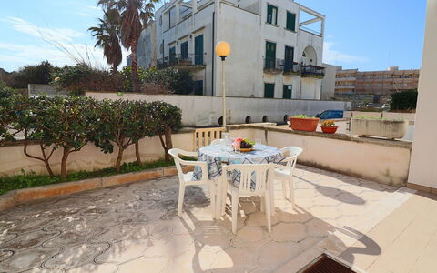 Cecilia: Apartment, Condominium, Balcony, Houseplant