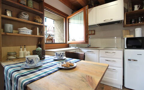 La Casetta dei Palù, Valdobbiadene: Kitchen, Furniture, Kitchen Appliance, Countertop, Major Appliance, Wood, Cabinetry, Interior Design, Flooring, Home Appliance