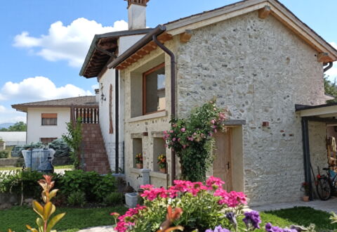 La Casetta dei Palù, Valdobbiadene: Wall, Building, Window, House, Home, Door, Shrub, Residential Area, Cottage