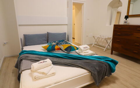 Penelope'S House Centro Storico: Furniture, Interior Design, Flooring, Floor, Wood, Bedroom, Room, Bed, Textile, Apartment