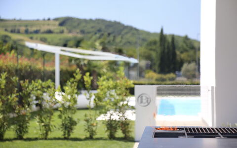 Villa Bilor Luxe: Land Lot, Garden, Shade, Leisure, Lawn, Landscaping, Outdoor Furniture, Yard, Hedge, Backyard