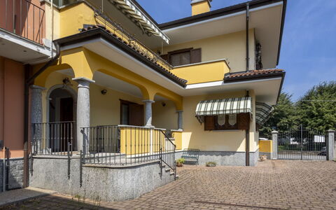 Dimora Lali: Residential Area, Home, House, Balcony, Door, Porch, Paint, Villa, Plaster, Hacienda